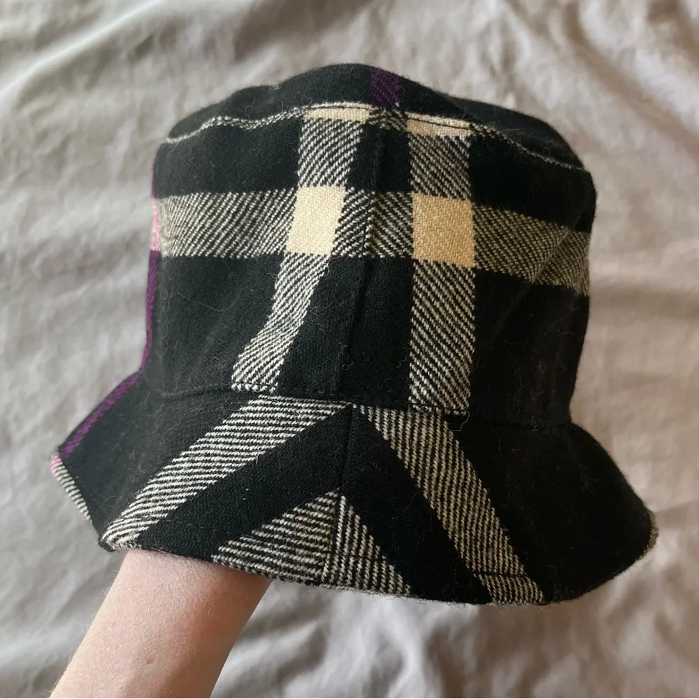 Authentic Burberry Wool Bucket Hat Black White Purple Cozy Warm Classic Pattern - Picture 3 of 7